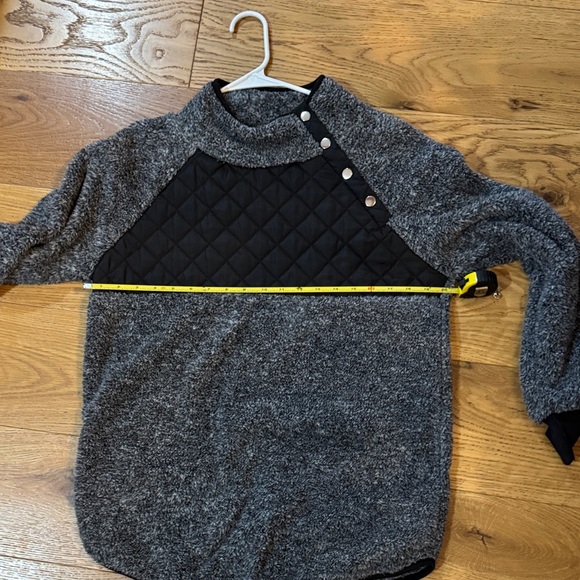 Cozy Black and Gray Button Down Women's Top Medium   A022 - Picture 6 of 8